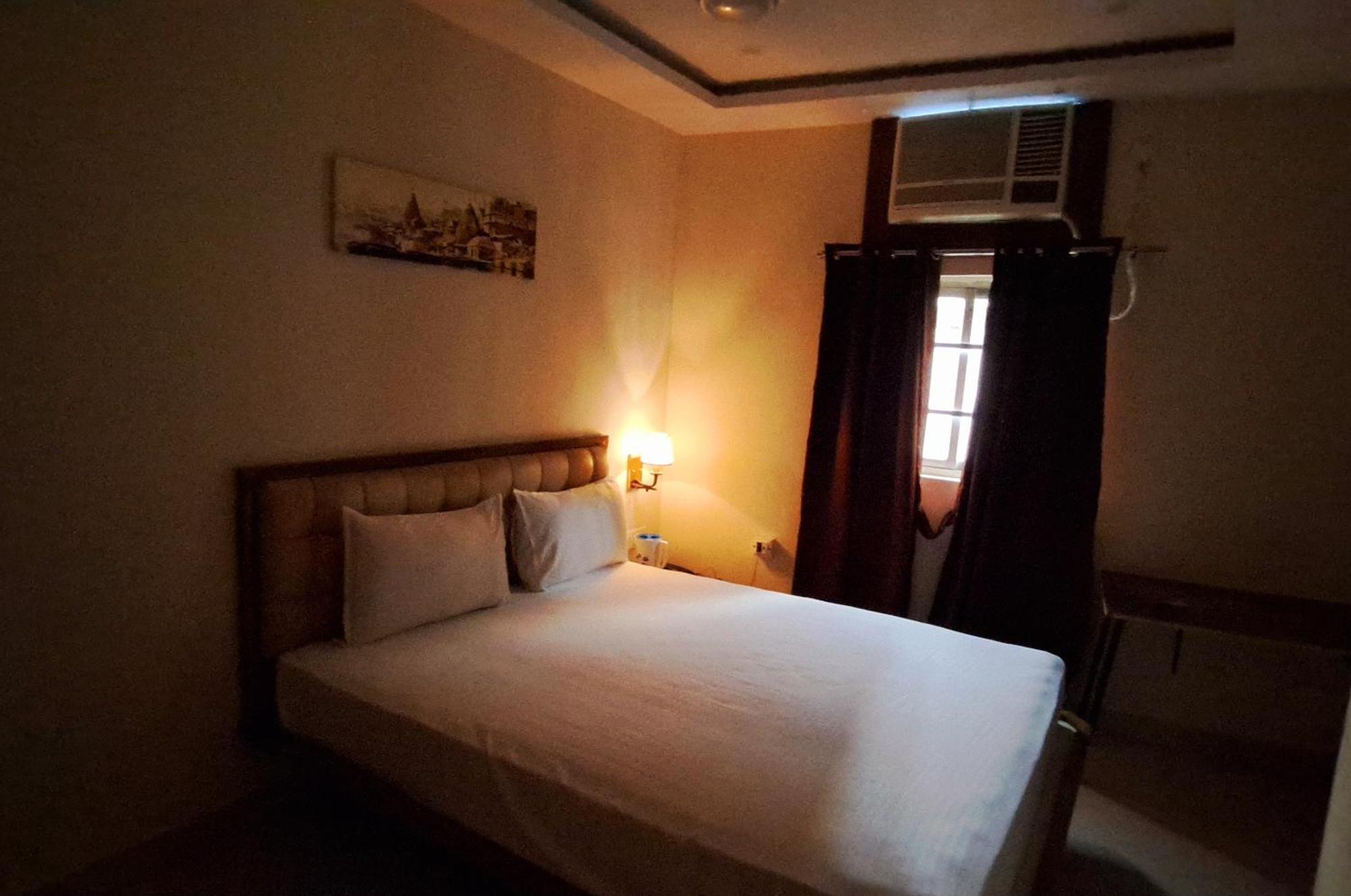Hotel Ananya Inn, Varanasi